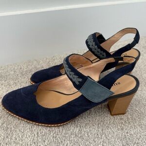 Sundance Chic Navy Suede Women's shoes size 41- however fit like a 40.